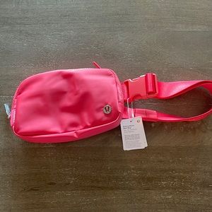 Lululemon everywhere belt bag
